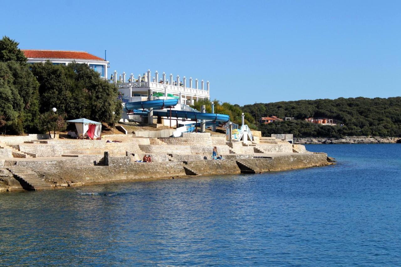 Apartments With A Parking Space Pula - 6985 Exterior photo