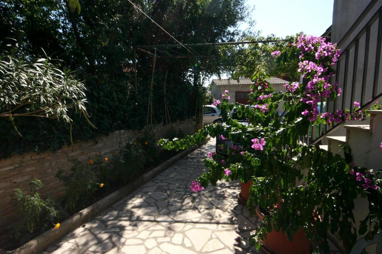 Apartments With A Parking Space Pula - 6985 Exterior photo